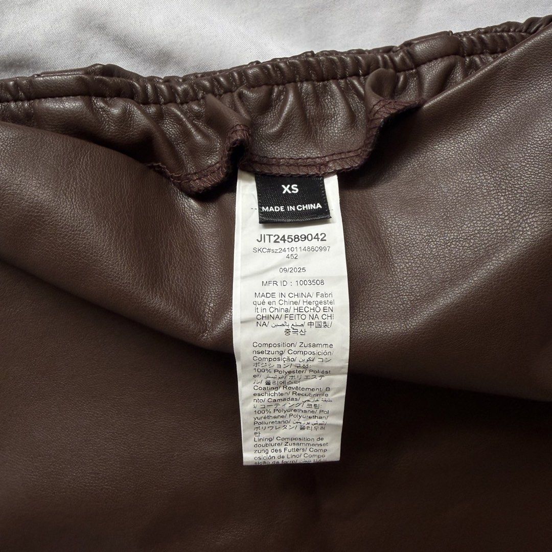 Brown Leather Skirt (Category: Skirts) located in Manila. Submitted by laviedeprim (Listing ID 1448745099, Image 3). Description: • Used once; good as new • RFS: decluttering & i barely repeat outfits • Delivery: [1] lalamove - based in bacoor, cavite [2] meet-ups - sm bacoor / lrt 2 legarda • delivery fee is shouldered by buyer 🔖: mini skirt, skirt, leather skirt, brown skirt, shein.
