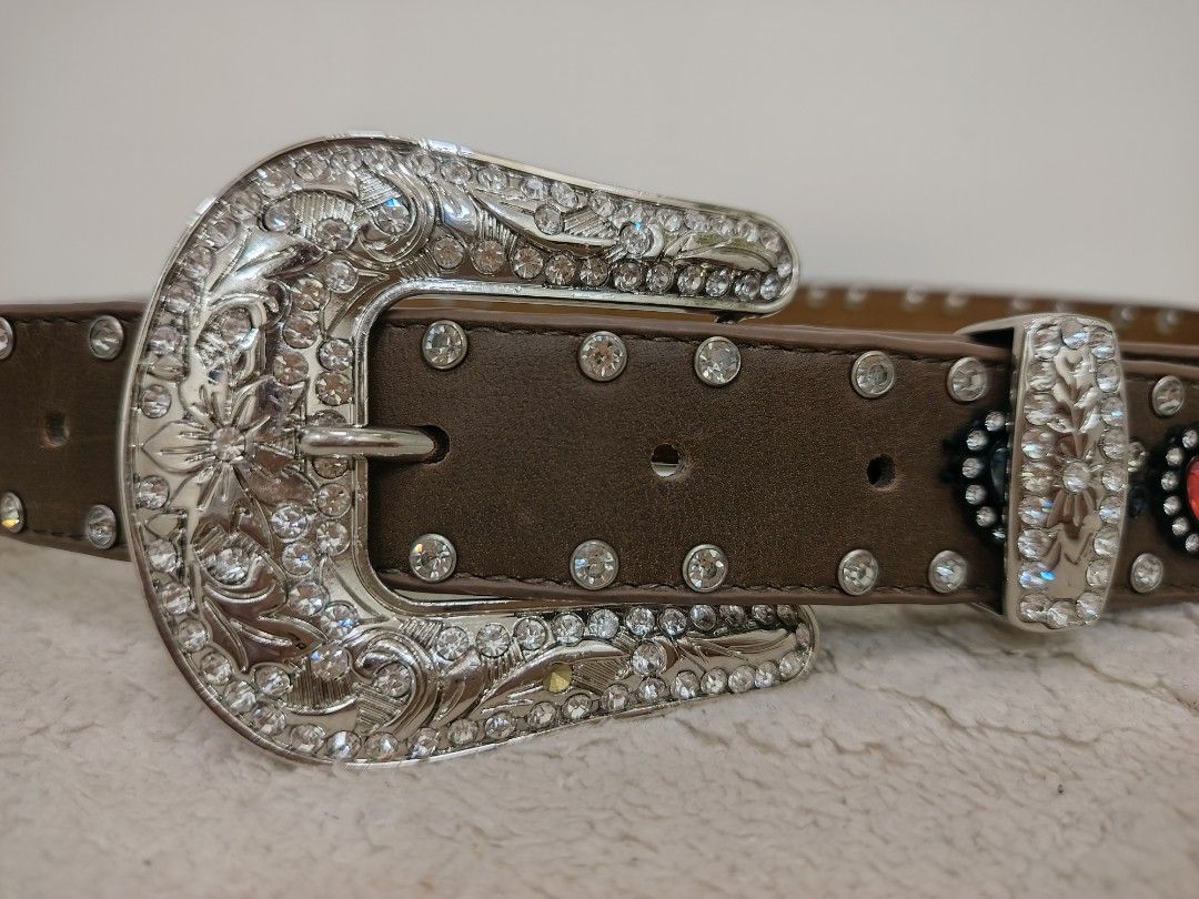 Brown Western Rhinestone Heart Belt (Category: Belts) located in La Trinidad. Submitted by padasem_kadi (Listing ID 1448771023, Image 2). Description: - Brown leather belt - Rhinestone and colorful heart details - Large, ornate buckle - Belt length: 36.5 inches - Fits waistlines: 28-32 inches - Studded details all around - Perfect statement accessory.