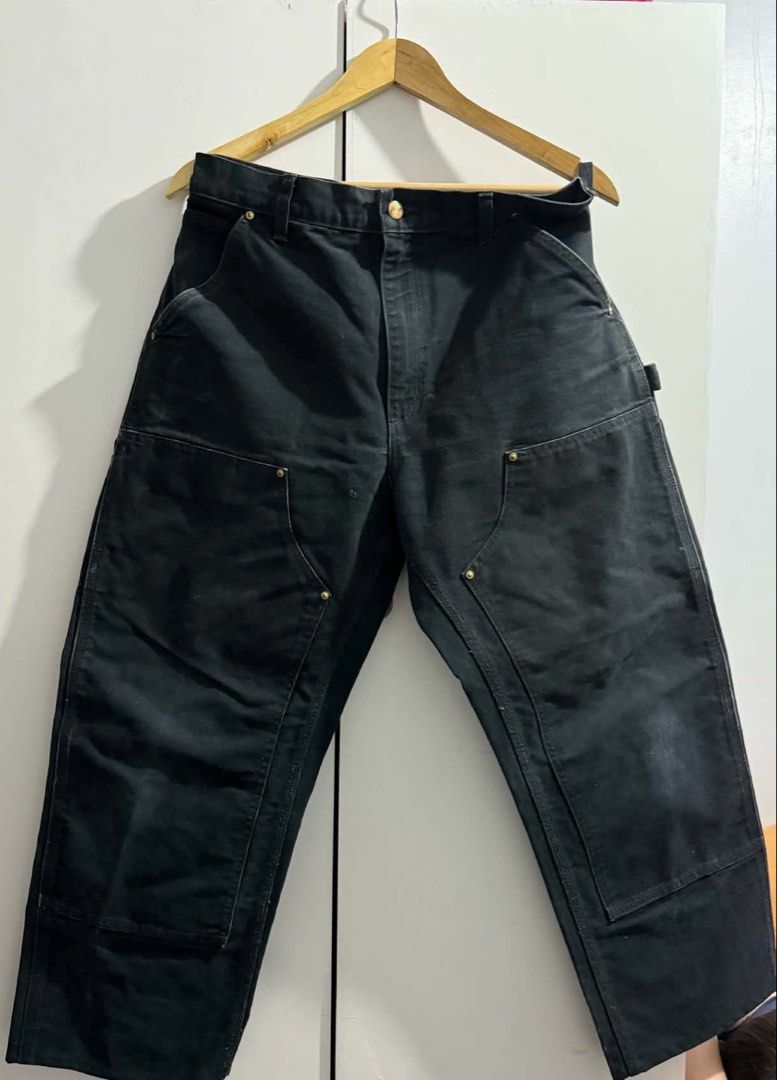 Carhartt Double Knee Work Pants Black (Category: Jeans) located in Bacoor. Submitted by bootsknocker (Listing ID 1448802859, Image 1). Description: - Classic Carhartt work pants in black. - Double knee construction for enhanced durability. - Multiple pockets for ample storage. - Ideal for work or everyday wear. - A timeless wardrobe staple. -34 WAIST -39 LENGTH -9.5 HEM -11 thigh -GUARANTEED AUTHENTIC ✅ -5000 nego.