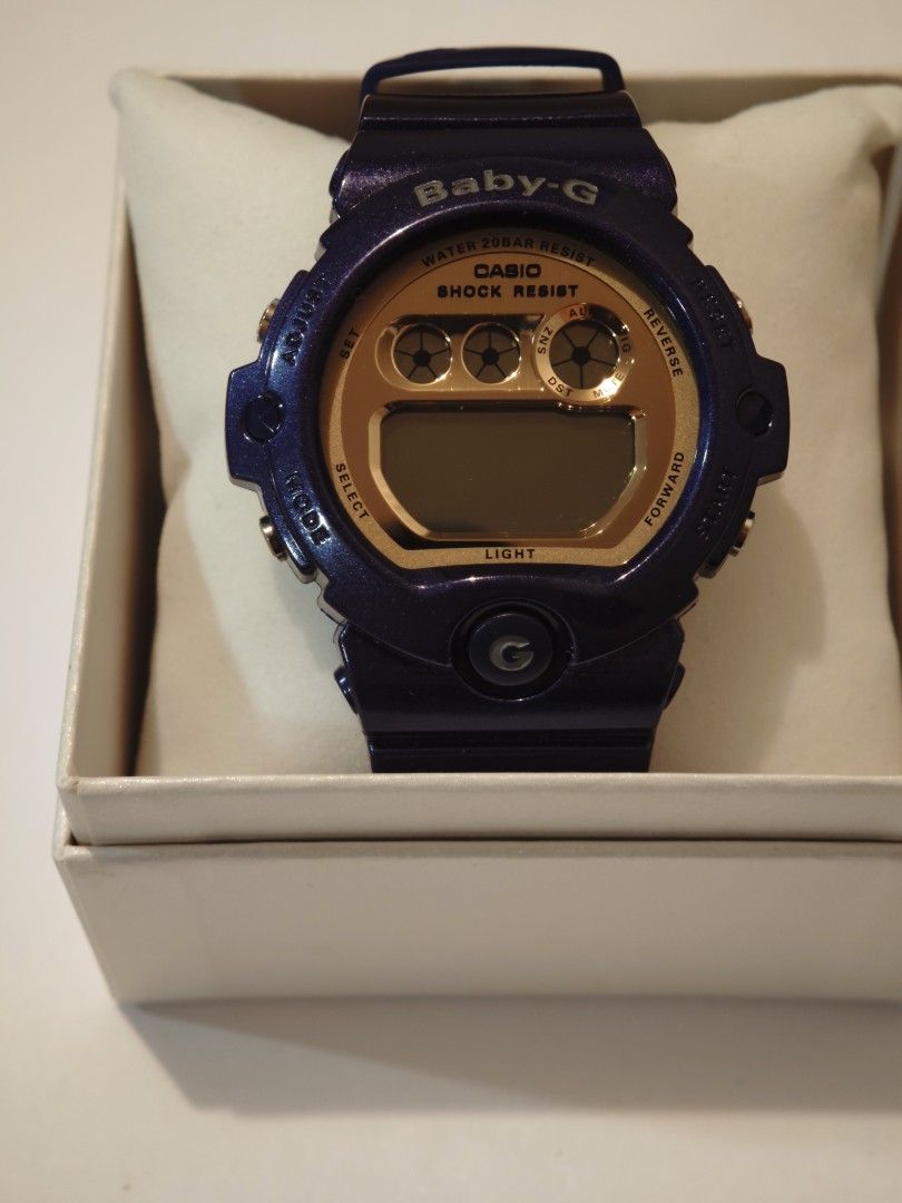 CASIO （分類：手錶）位於 Hong Kong。 由 keeneagle.9df356 提交（商品編號 1448840845，圖片 3）。簡介： 啱啱啱呢隻紫色Baby-G手錶啱啱到貨，勁靚呀✨係CASIO出品，保證正貨紫色錶面配金色盤面，夠晒搶眼，又帶點復古感平時襯衫一流，無論運動定日常都啱戴仲要係200米防水，唔怕濕水，絕對係實用又好睇嘅選擇有興趣就快啲聯絡我啦可以面交。