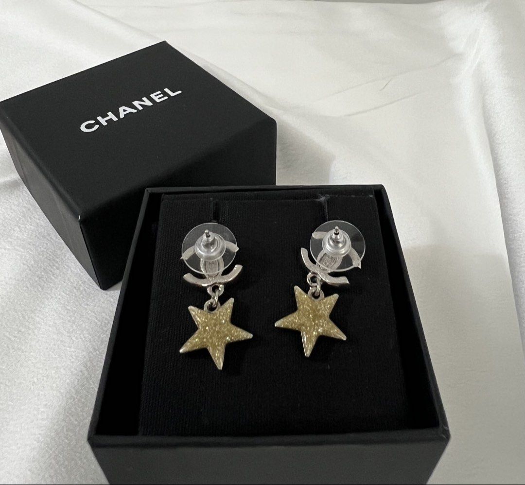 Chanel 耳環 （分類：飾物及配件）位於 Hong Kong。 由 donna303 提交（商品編號 1448710741，圖片 3）。簡介： 有盒。