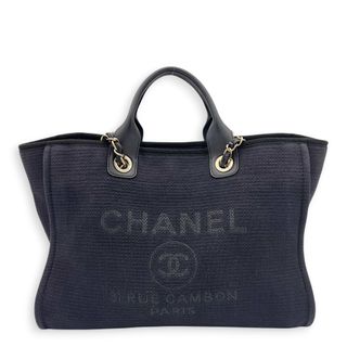 (Category: ) located in . Submitted by carousellluxury (Listing ID 1448765883, Image 1). Description: .