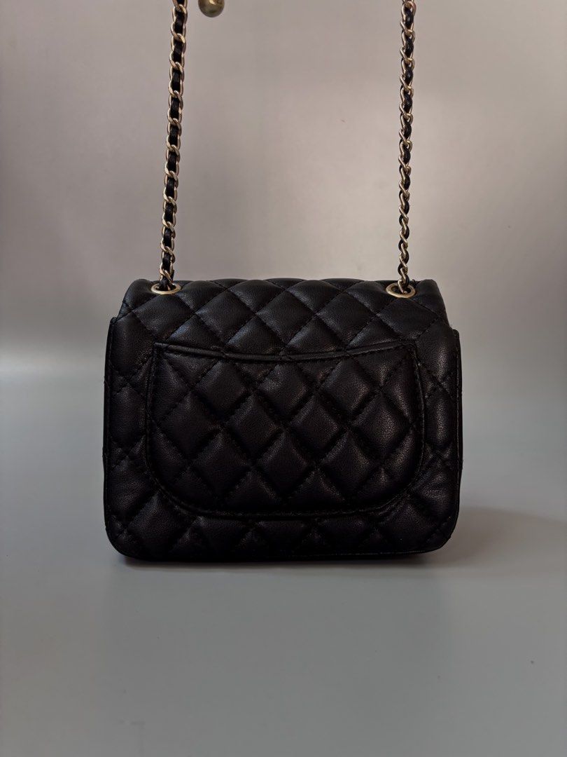 Chanel Square Mini Flap Bag (Category: Luxury Bags & Wallets) located in Santa Cruz. Submitted by devbook1 (Listing ID 1448773091, Image 3). Description: Chanel Square Mini Flap Bag Excellent Condition Sign of usage .