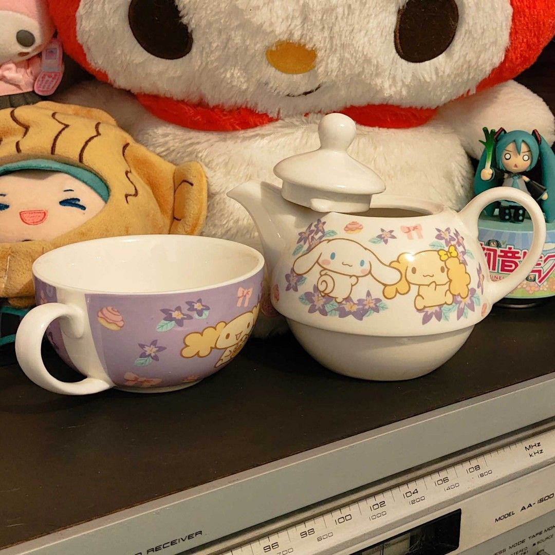 Cinnamoroll teapot set (Category: Coffee & Tea Tableware) located in Imus. Submitted by nyaamuus (Listing ID 1448881918, Image 2). Description: ┈┈୨♡୧┈┈ ୨୧ item info ♡ mostly preloved unless stated otherwise ♡ wysiwyg — please check all photos carefully ♡ minor flaws may be present due to storage ♡ perfectionists, please purchase with discretion ┈┈୨♡୧┈┈ ୨୧ shipping ♡ Location Imus, Cavite ♡ j&t express, ssd, lbc, gogo ♡ packing proof will be provi