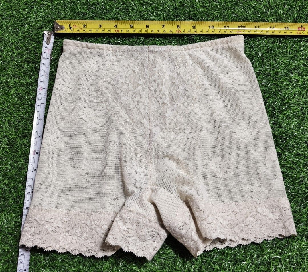 Code : 5 (Category: New Undergarments & Loungewear) located in Sungai Buloh. Submitted by Zirahh.BndleNightware (Listing ID 1448857324, Image 1). Description: 9/10.