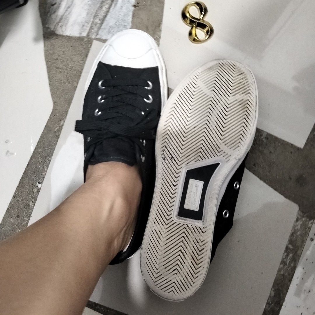 Converse Jack Purcell Low Top Black Canvas Sneakers (Category: Sneakers) located in El Salvador. Submitted by francheskaukayukay (Listing ID 1448701374, Image 3). Description: - Classic black Converse Jack Purcell low tops - Canvas material - White rubber toe cap and sole - Comfortable for everyday wear - Black laces - Soles show some wear, but plenty of life left - Perfect for casual outfits.