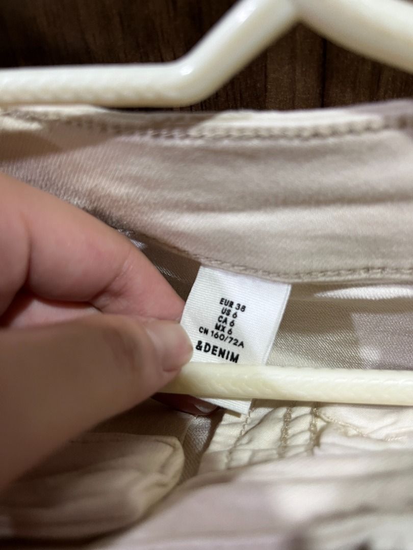 &DENIM Off-White Denim Jeans Size 6 (Category: Jeans) located in Quezon City. Submitted by thecuriouscaaat (Listing ID 1448804402, Image 2). Description: - &DENIM off-white denim jeans - Size 6 (US, EU, CA, MX) RFS: does not fit me anymore MOP: GCash / BPI Shipping within Metro Manila area only Buyer will shoulder the delivery fee PM ME IF INTERESTED.