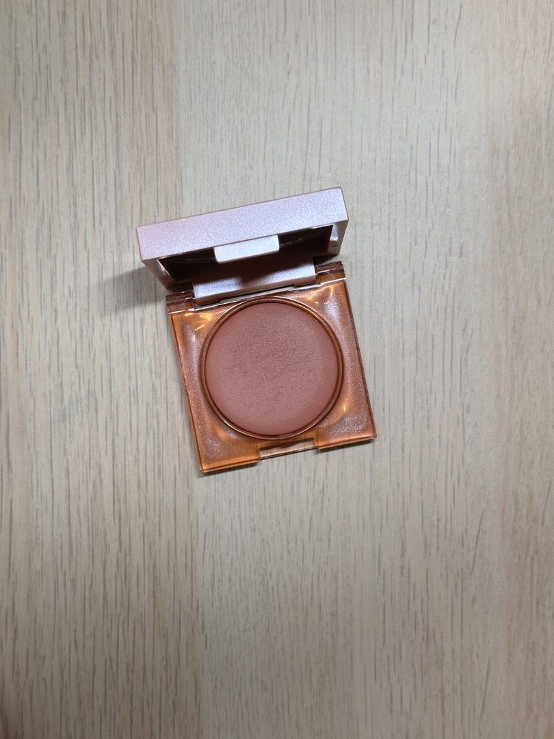 DETAIL Silk Touch Diffused Blush Mosaic (Category: Makeup) located in Taguig. Submitted by mandms09 (Listing ID 1448735889, Image 3). Description: - Silk Touch Diffused Blush in Mosaic shade - Lovely, soft texture - Pretty rose gold compact - Easy to apply for a natural flush - Great addition to any makeup collection.