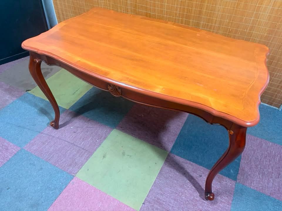 Dining Table (Category: Tables & Sets) located in Meycauayan. Submitted by marygracecasimiro (Listing ID 1448728167, Image 2). Description: Classic French Louis XV Dining Table SOLID WOOD!!! ANGGANDA!!! Price : 13,500 ✅ *SEE VIDEO COMMENT 55L x 33W x 30H inches In VERY good condition ♥️.