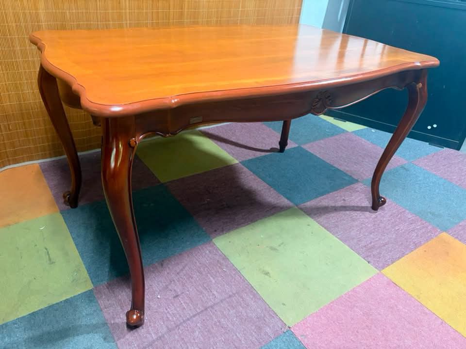 Dining Table (Category: Tables & Sets) located in Meycauayan. Submitted by marygracecasimiro (Listing ID 1448728167, Image 3). Description: Classic French Louis XV Dining Table SOLID WOOD!!! ANGGANDA!!! Price : 13,500 ✅ *SEE VIDEO COMMENT 55L x 33W x 30H inches In VERY good condition ♥️.