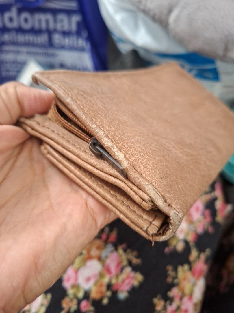 Dompet billabong (Kategori: Tas & Dompet Wanita) berada di Bandung. Dikirim oleh rangeropi46243 (ID iklan 1448761775, Gambar 3). Deskripsi: dompet bilallabong ,pemakaian sesuai gambar bisa oren chat ajanya.