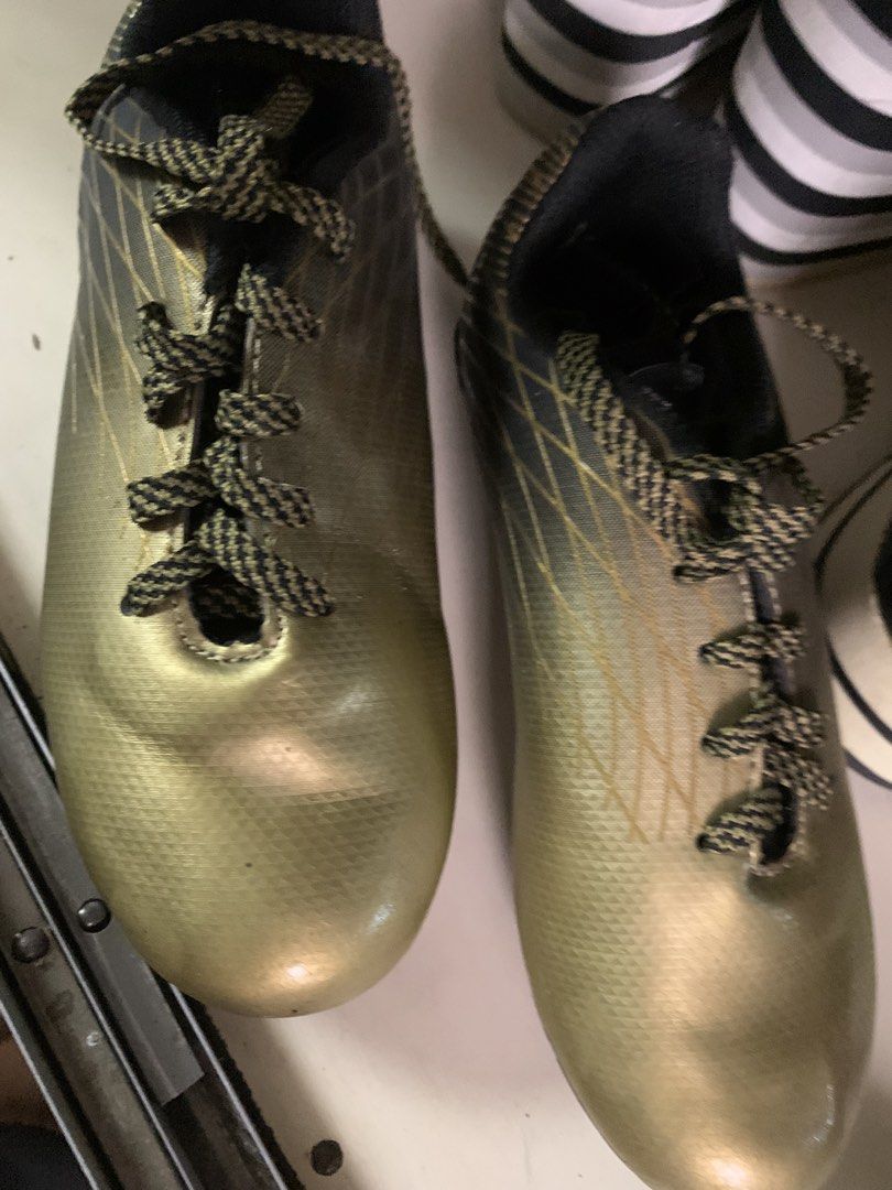 DSG Gold Soccer Cleats (Category: Racket and Ball Sports) located in Bulacan. Submitted by heartlove_holb (Listing ID 1448784083, Image 1). Description: - Gold and black soccer cleats - Lace-up closure - Cleats on the bottom for excellent field grip - DSG logo featured inside the shoe - Ideal for playing soccer.