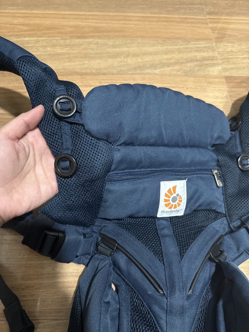 Ergo omni 360 cool air (Category: Carriers & Slings) located in Pasig City. Submitted by myclosetdiaries_ (Listing ID 1448814497, Image 3). Description: No box still in condition with signs of use.