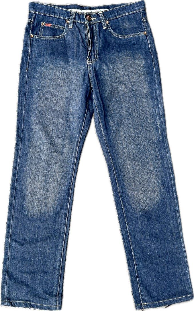 EVISU Jeans Size 32 Blue Denim brand new (Category: Jeans) located in Manila. Submitted by dos05 (Listing ID 1448757535, Image 1). Description: Bought brand new locally Never worn Washed only Authentic mall purchased No issues whatsoever Actual dimension in inches Waist 32 Length 39 Hem 7.5 Qc area Shipping via grab or lalamove saver DECLUTTERING .