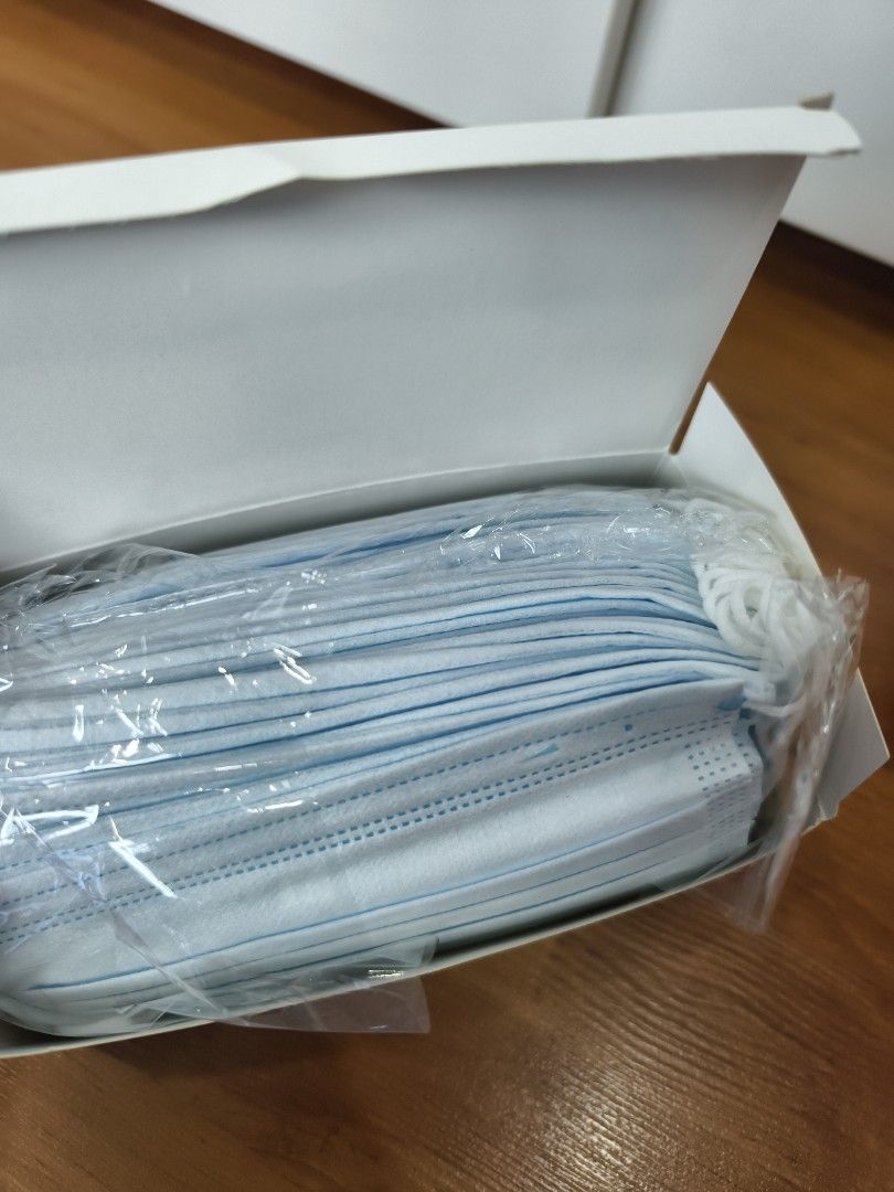 Face Mask (Category: Face Masks & Face Shields) located in Kuala Lumpur. Submitted by buyokay (Listing ID 1448763260, Image 2). Description: 40pcs, used 10pcs.