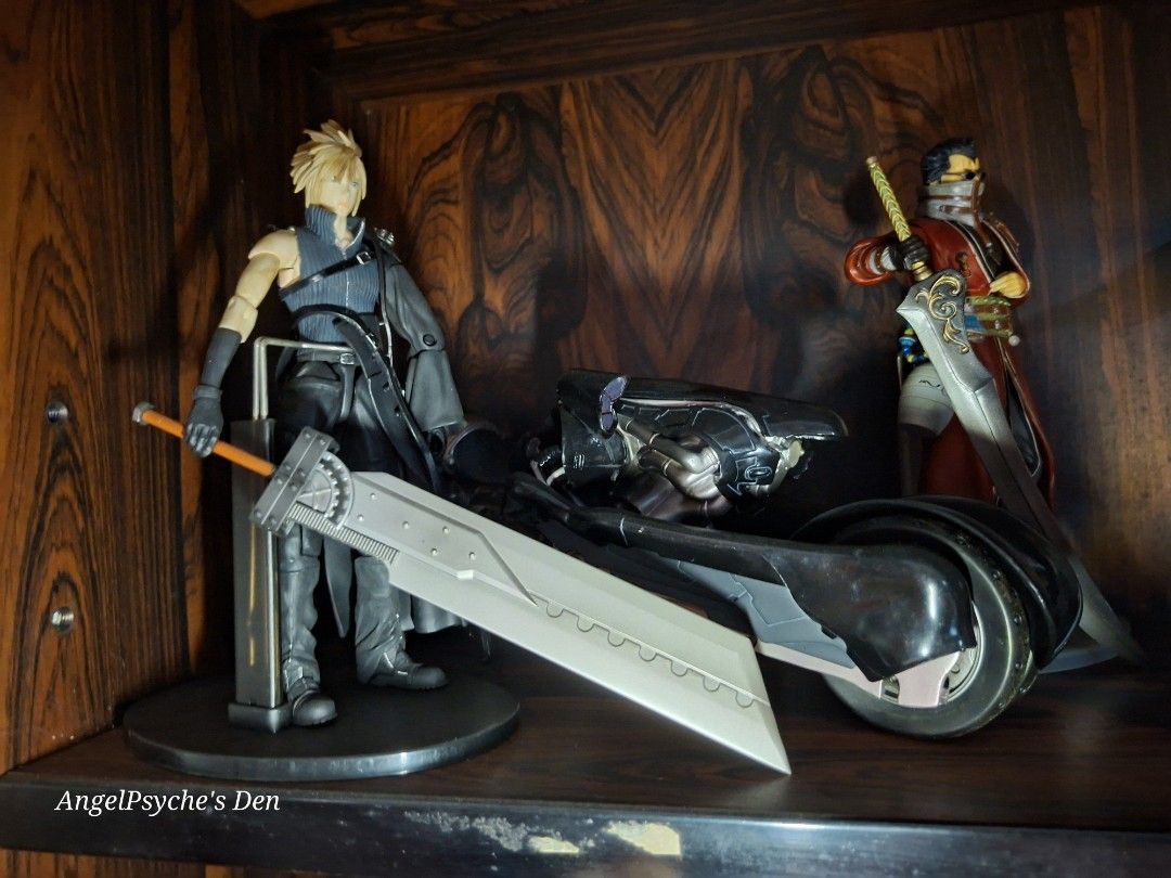 FF 7 Cloud Advent Children (Category: Figurines & Statues) located in Guiguinto. Submitted by angelpsyche (Listing ID 1448711615, Image 2). Description: >>>>FOR SALE<<<<< Play Arts Final Fantasy 7 Advent Children Cloud Strife with motorcycle NOTE: >Displayed >No Broken Parts >Old box ***For Shipping method*** *Shipping and handling fee is shouldered by the buyer *Item will be shipped after payment is made and confirmed. *Payment is paid via bank 