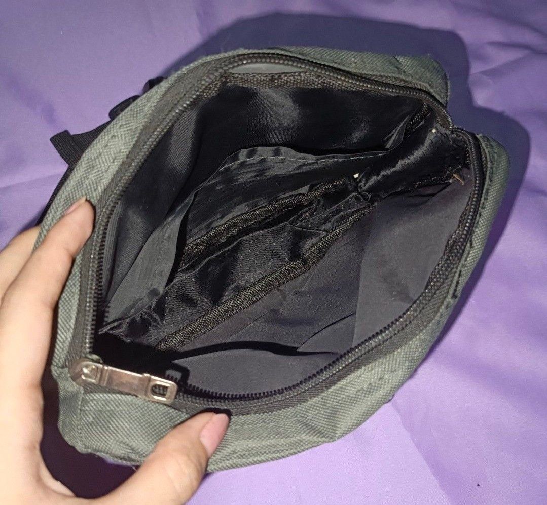 Fila Fanny Pack Waist Bag (Category: Cross-body Bags) located in Batangas. Submitted by forkeepsxo_ (Listing ID 1448764069, Image 2). Description: •authentic, like new •very minor flaws sa logo, just needs washing •sobrang malinis at maayos pa sa loob, no flaws •compartments, straps, and zippers are completely working •last price posted •pm for more pics •will be giving random freebies for sure buyers! rfs need funds MOD via J&T delivery MOP via 