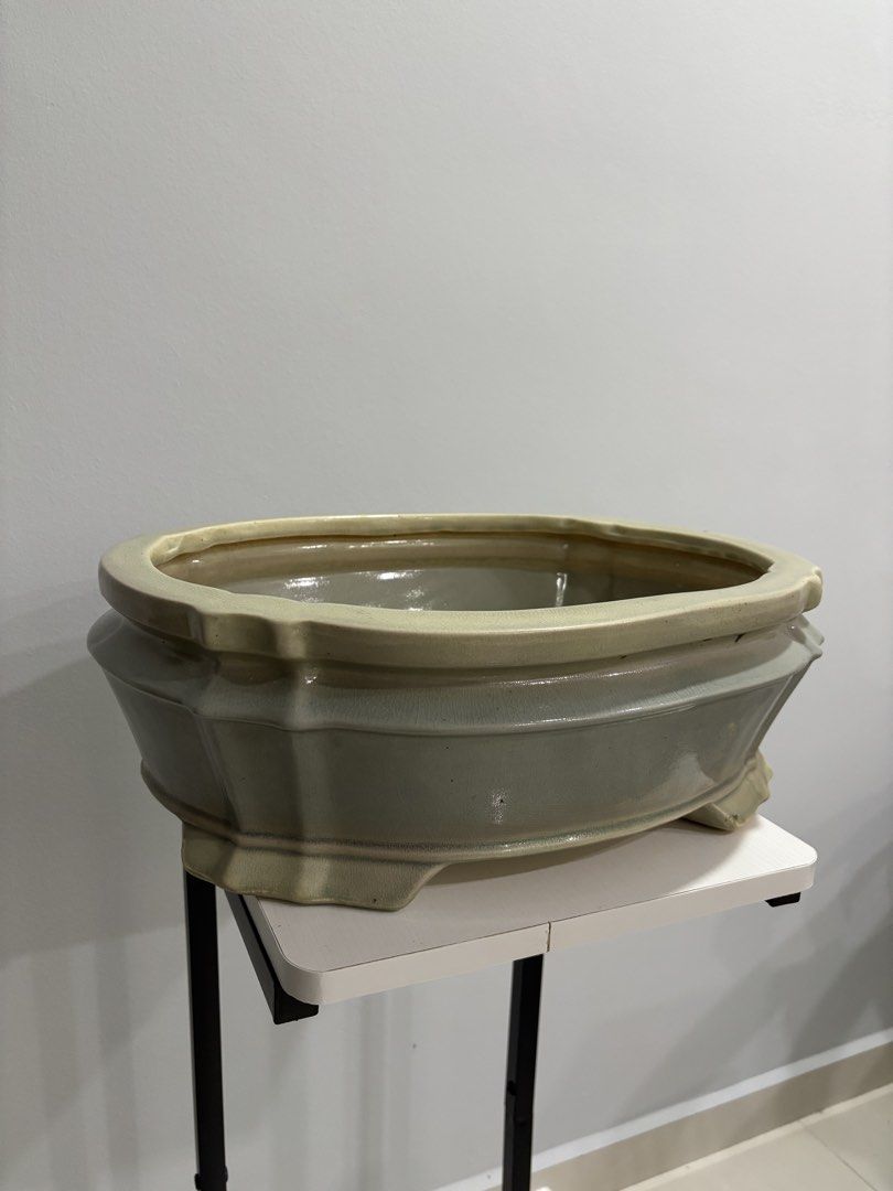 Flower Pot Rectangular and Oval (Category: Flowers & Bouquets) located in Singapore. Submitted by blue_tang (Listing ID 1448832607, Image 2). Description: - $9 each - Both pots feature drainage holes - Ideal for bonsai or other small plants - rectangular 37x28x15cm - oval 43x33x15cm .