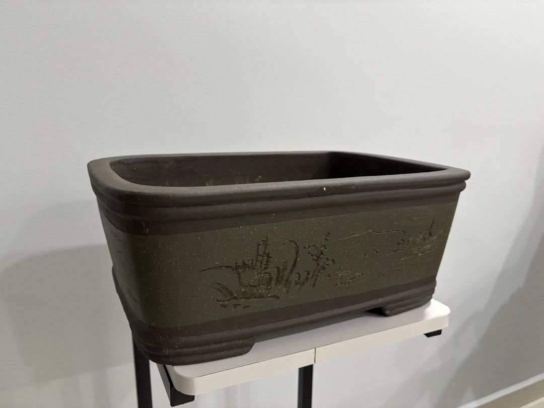 Flower Pot Rectangular and Oval (Category: Flowers & Bouquets) located in Singapore. Submitted by blue_tang (Listing ID 1448832607, Image 1). Description: - $9 each - Both pots feature drainage holes - Ideal for bonsai or other small plants - rectangular 37x28x15cm - oval 43x33x15cm .