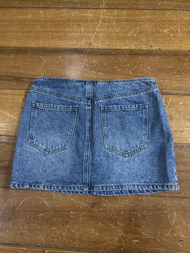 Forever 21 Sparkly Denim Mini Skirt (Category: Skirts) located in Quezon City. Submitted by shopmuse (Listing ID 1448846840, Image 2). Description: - Blue denim mini skirt - All-over sparkle detail - Classic five-pocket styling - Zipper and button closure at the front - Perfect for dressing up or down - Fun and flirty addition to your wardrobe.