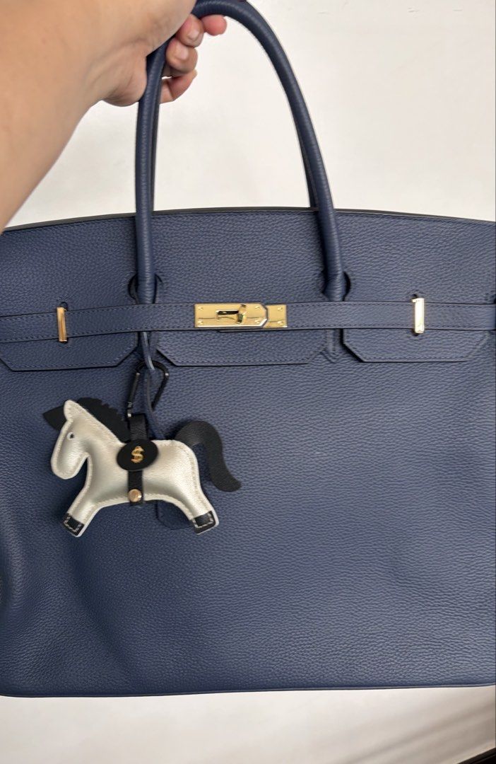 Genuine Leather B40 Navy bag (Category: Tote Bags) located in Rizal. Submitted by katmandulovesmakeup (Listing ID 1448713709, Image 1). Description: Genuine leather bag color navy blue with gold hardware No brand Can be unisex Size reference B!rk!n40 Great for travel or office bag.