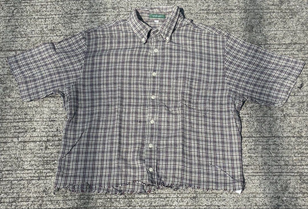 GIORDANO Plaid Short Sleeve Button Up Shirt (Category: Tshirts & Polo Shirts ) located in Bacoor. Submitted by bootsknocker (Listing ID 1448801262, Image 1). Description: - Classic plaid short sleeve shirt by GIORDANO - Button front closure - Unique raw, frayed hem detail - Ideal for everyday casual wear - GUARANTEED AUTHENTIC✅ -24 LENGTH -23 WIDTH -BOXY CUT.