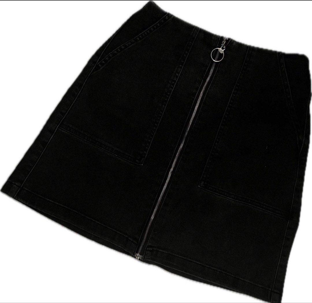 GU Black Denim A-Line Mini Skirt with Zip Front (Category: Skirts) located in Subic. Submitted by round.thrift (Listing ID 1448718957, Image 1). Description: - GU Black Denim Mini Skirt - A-line cut - Zip front with ring pull - Two front pockets - Estimated Size: Medium - Versatile staple piece, easy to style.
