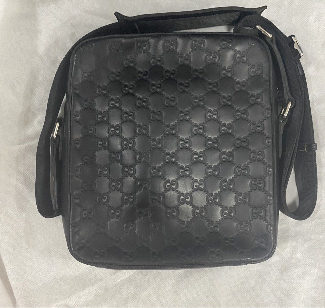 Gucci Guccissima Leather Flat Messenger Bag (Category: Luxury Bags & Wallets) located in Cebu City. Submitted by rael8. (Listing ID 1448873023, Image 2). Description: Good condition, minor wear Can send more photos/videos when interested and requested. Bag only. Money back if fake. Meet-up (Cebu City) Shipping.