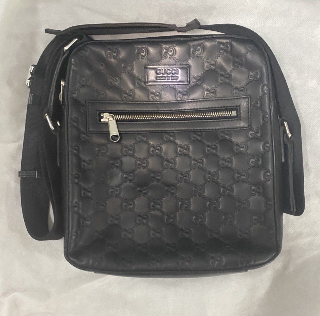 Gucci Guccissima Leather Flat Messenger Bag (Category: Luxury Bags & Wallets) located in Cebu City. Submitted by rael8. (Listing ID 1448873023, Image 1). Description: Good condition, minor wear Can send more photos/videos when interested and requested. Bag only. Money back if fake. Meet-up (Cebu City) Shipping.