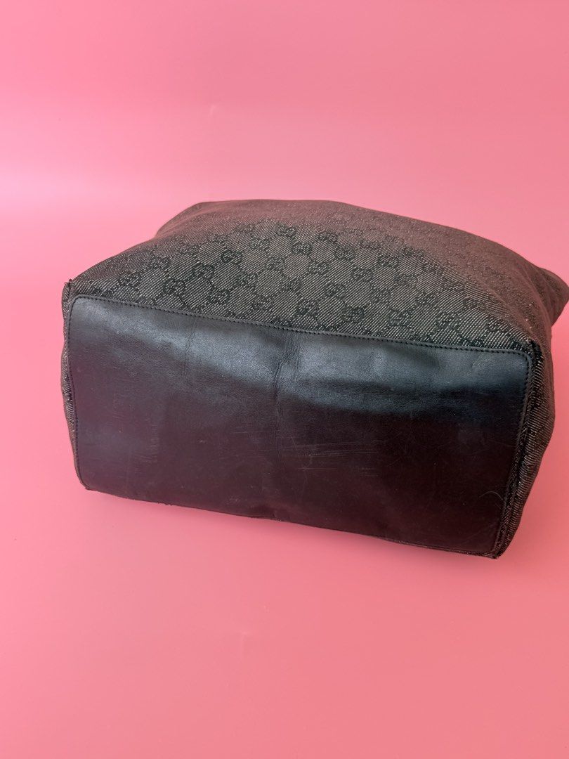 Gucci tote gg 💯 Authentic (Category: Luxury Bags & Wallets) located in Manila. Submitted by _prettyquick (Listing ID 1448704063, Image 2). Description: Preowned Pls manage your expectations 100% authentic.