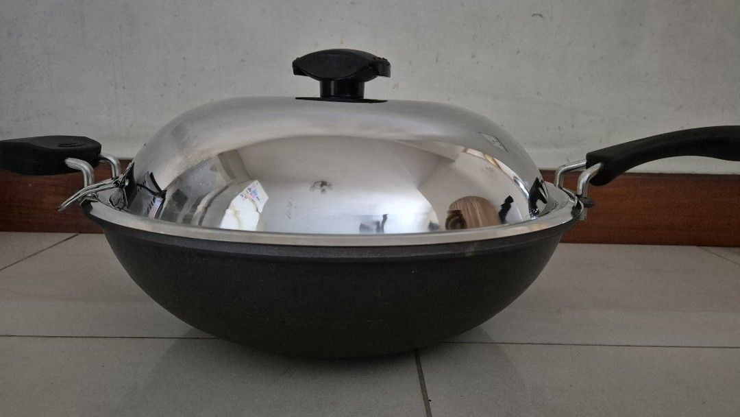 Hard Anodised Wok with Lid