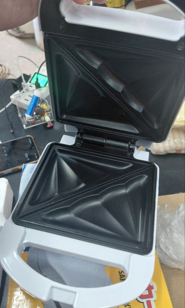 Hot Sandwich maker (Category: Ovens & Toasters) located in Bacoor. Submitted by giyu.000 (Listing ID 1448730163, Image 2). Description: Pickup or Lalamove only Import from Japan See pics for more detail~.