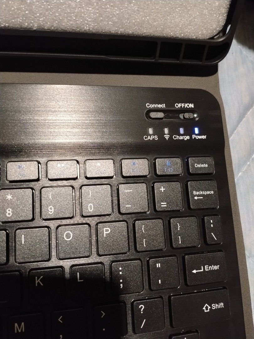 Ipad Casing with Bluetooth keyboards505581770250004482