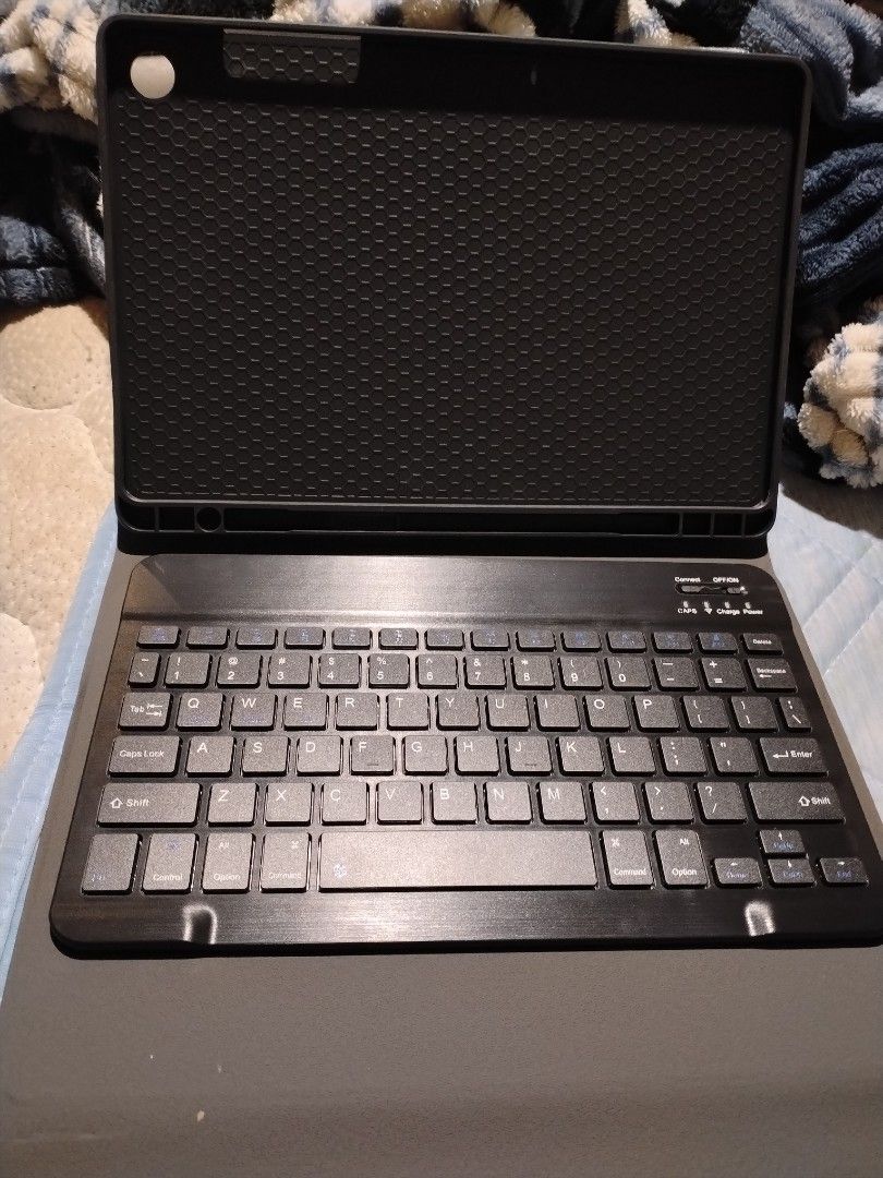 Ipad Casing with Bluetooth keyboards