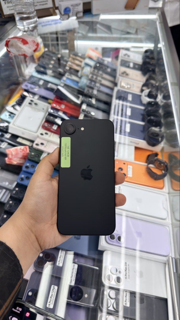 iPhone 16e 128gb Smart 100% batt 5 cycle counts (Category: iPhone 16 Series) located in Manila. Submitted by carimgadgets (Listing ID 1448791259, Image 1). Description: .