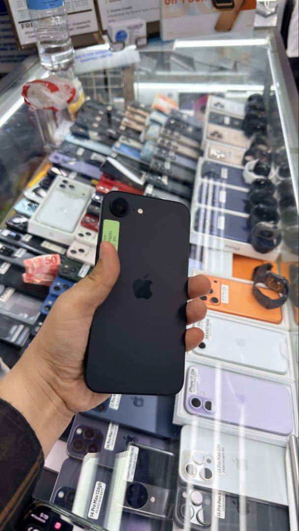 iPhone 16e 128gb Smart 100% batt 5 cycle counts (Category: iPhone 16 Series) located in Manila. Submitted by carimgadgets (Listing ID 1448791259, Image 2). Description: .