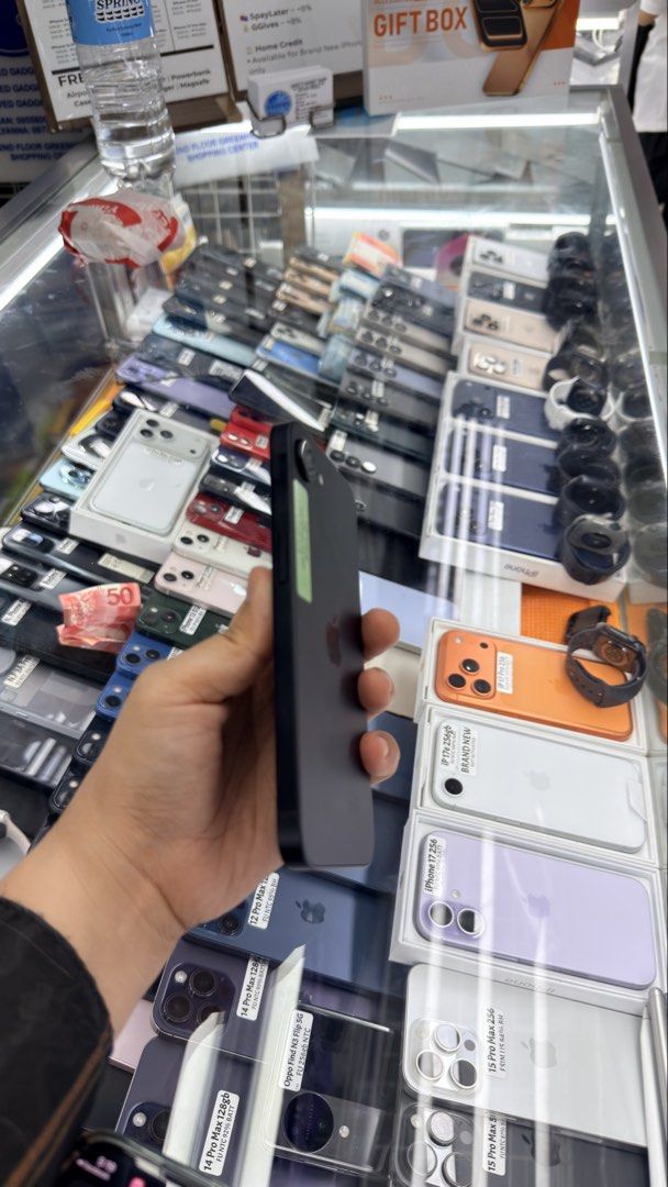 iPhone 16e 128gb Smart 100% batt 5 cycle counts (Category: iPhone 16 Series) located in Manila. Submitted by carimgadgets (Listing ID 1448791259, Image 3). Description: .