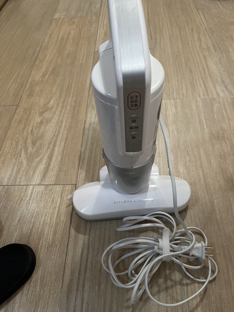 IRIS OHYAMA 吸塵蟎機 （分類：吸塵機 ＆ 家居清潔電器）位於 Hong Kong。 由 hellomimi100 提交（商品編號 1448701383，圖片 2）。簡介： IRIS OHYAMA吸塵機，白色機身。電線長度足夠，操作簡單。適合家居清潔，吸力強勁。。
