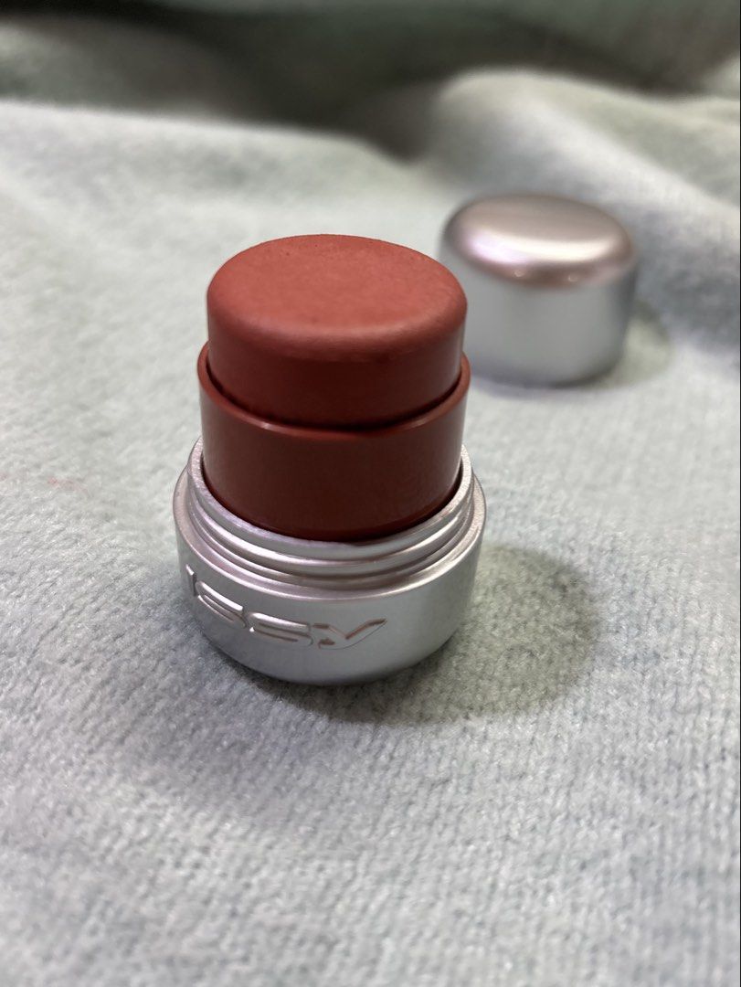 Issy Creme Blush (Category: Makeup) located in Navotas City. Submitted by peetamellark16 (Listing ID 1448839267, Image 3). Description: Shade: Savage Purchased: 2025.