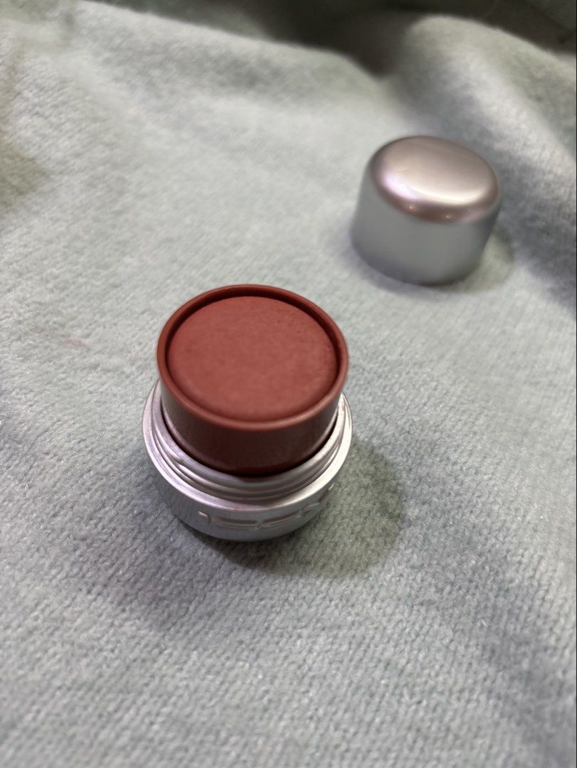 Issy Creme Blush (Category: Makeup) located in Navotas City. Submitted by peetamellark16 (Listing ID 1448839267, Image 1). Description: Shade: Savage Purchased: 2025.