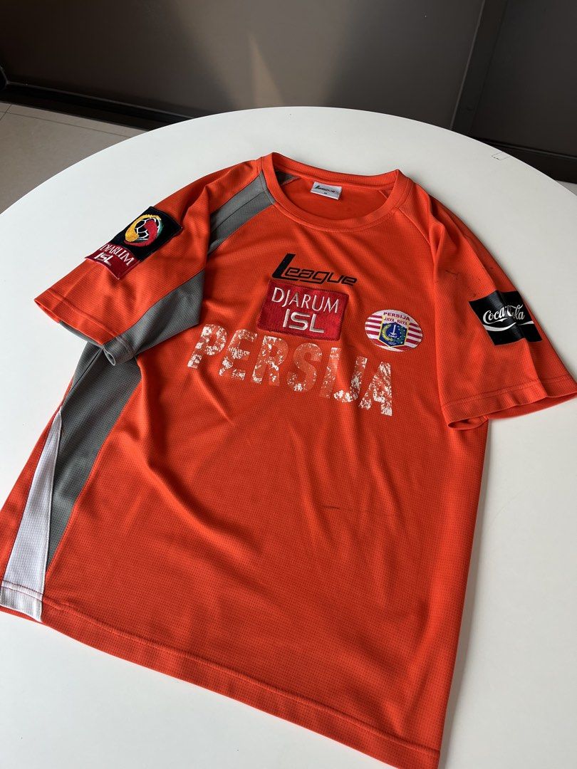 Jersey Persija Home 2010/11 Bambang Pamungkas 20 (Kategori: Atasan) berada di Bandung. Dikirim oleh britaniagear90s (ID iklan 1448806363, Gambar 1). Deskripsi: Jersey Persija Home 2010/11 Bambang Pamungkas 20 Klub: Persija Jakarta * Musim/Rilis: 2010 * Apparel: League * Kompetisi: pramusim * Sponsor: Persija (depan), Djarum ISL (patch), Coca-Cola (lengan) * Nama & Nomor: Bambang Pamungkas #20 (Bepe) * Ukuran: M .