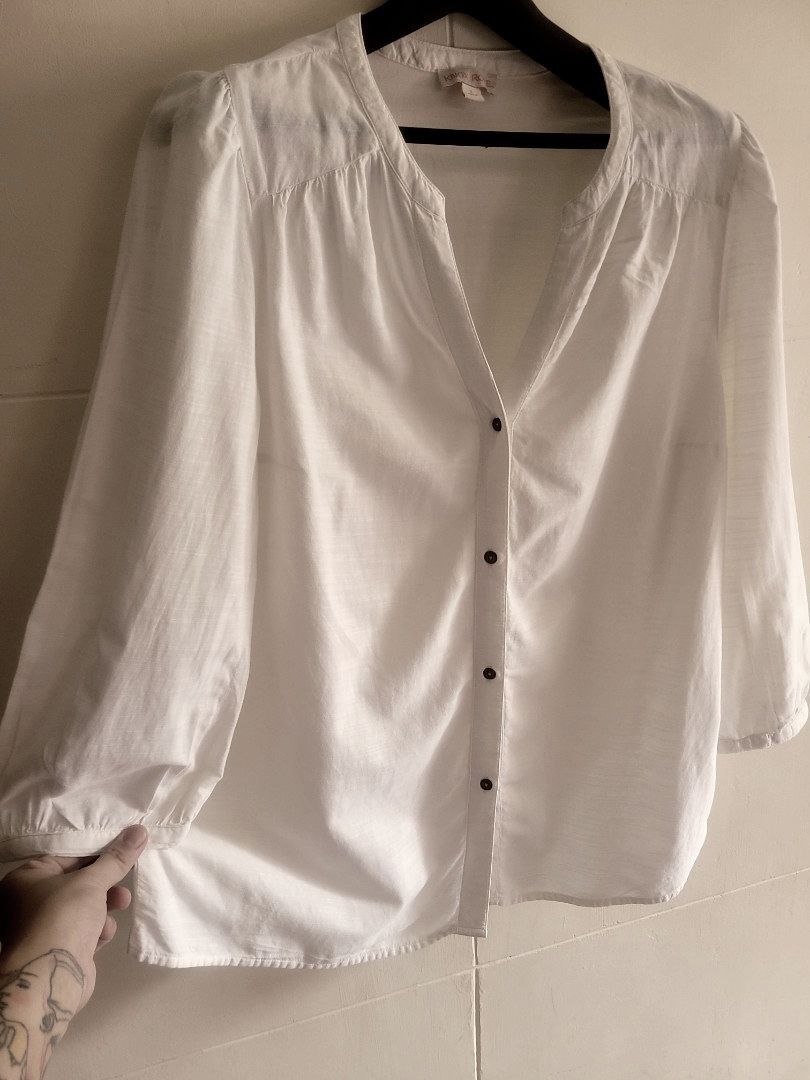 Knox Rose US Offwhite Top. As new (Category: Blouses) located in Los Banos. Submitted by lopecruz (Listing ID 1448487121, Image 2). Description: armpit laid flat 21" length 27" like new.