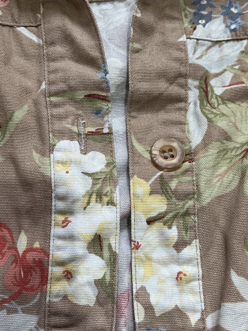 Lemon grass tan floral cotton twill button front jacket XL (Category: Coats, Jackets and Outerwear) located in Dumaguete. Submitted by pixithrift (Listing ID 1448794652, Image 3). Description: Issue: no buttons (both sleeve). Pero all goods parin kahit walang button pwede naman e fold. see picture for your reference. Super cute pang porma :)).