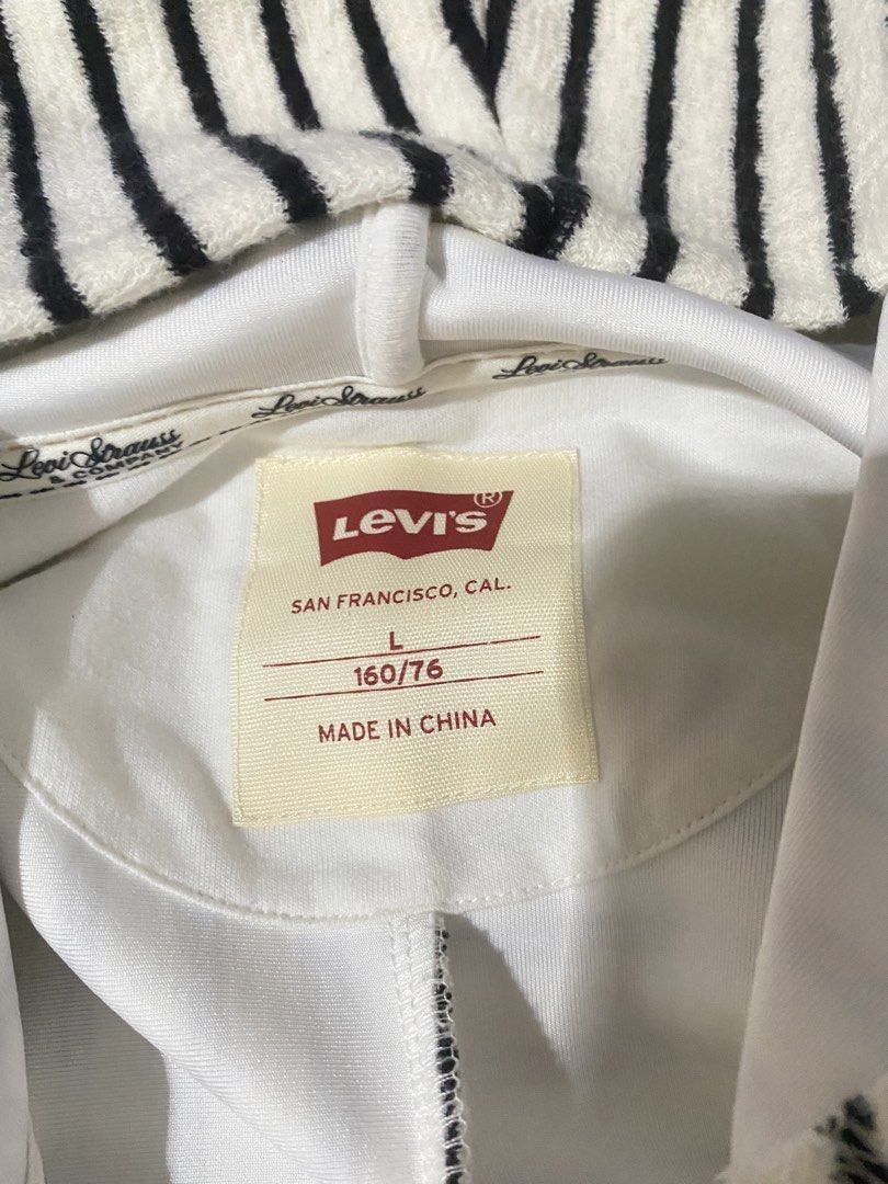 levis hoodie unisex stripes (Category: Coats, Jackets and Outerwear) located in San Jose. Submitted by vintagexxo (Listing ID 1448709662, Image 2). Description: can pass as brand new super high qualityy large on tag can fit small - large in women medium - large in men .