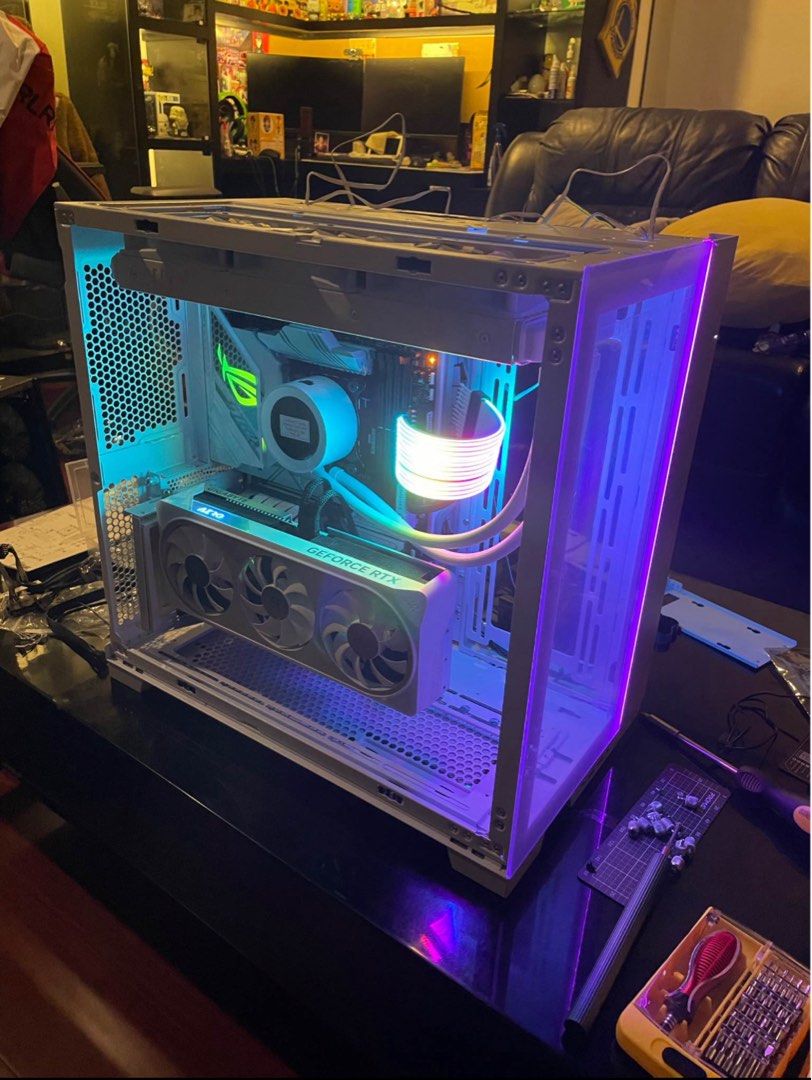 Lian Li O11 Dynamic EVO White PC Case (Category: Computer Parts) located in Manila. Submitted by lancelets (Listing ID 1448858984, Image 1). Description: Lian Li O11 Dynamic EVO PC Case (White) - Tempered glass panels for showcasing your build - Plenty of space for fans and radiators - Includes original box - Ready for your next PC project Meet up: Las Pinas, Alabang, Pasay, Taft Pick up: covered by buyer.