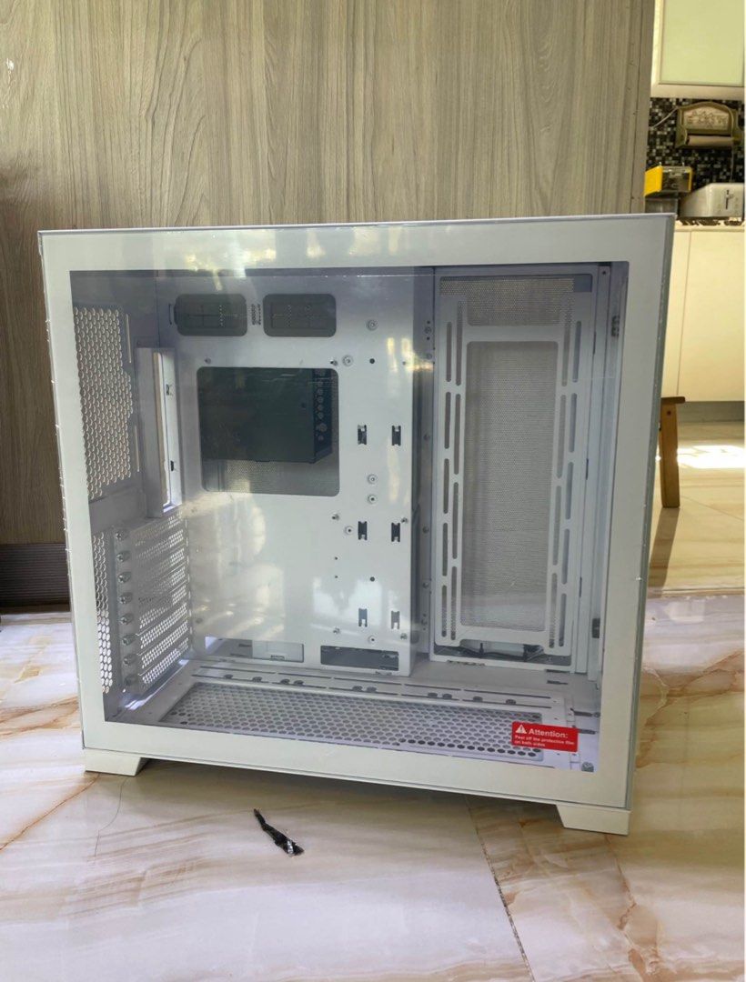 Lian Li O11 Dynamic EVO White PC Case (Category: Computer Parts) located in Manila. Submitted by lancelets (Listing ID 1448858984, Image 3). Description: Lian Li O11 Dynamic EVO PC Case (White) - Tempered glass panels for showcasing your build - Plenty of space for fans and radiators - Includes original box - Ready for your next PC project Meet up: Las Pinas, Alabang, Pasay, Taft Pick up: covered by buyer.