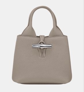 (Category: ) located in . Submitted by baddiez_closet101 (Listing ID 1448759462, Image 1). Description: .
