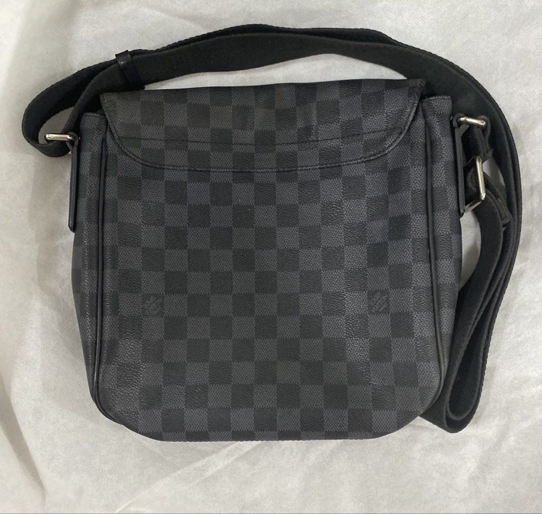 Louis Vuitton District PM Messenger Bag – Damier Graphite (Category: Luxury Bags & Wallets) located in Cebu City. Submitted by rael8. (Listing ID 1448875106, Image 2). Description: Good condition, some scratches in the front logo. Can send more photos/videos when interested and requested. Bag only. Money back if fake. Meet-up (Cebu City) Shipping.