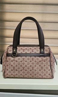 (Category: ) located in . Submitted by evian_water (Listing ID 1448857967, Image 1). Description: .