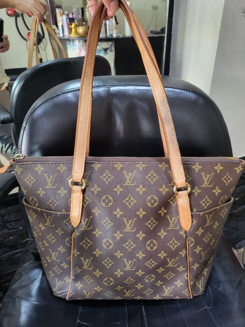 Louis Vuitton Monogram Tote Bag (Category: Luxury Bags & Wallets) located in Manila. Submitted by milkymitch23 (Listing ID 1448729788, Image 1). Description: - Louis Vuitton Monogram MM size Tote Bag - Classic design with leather trim and straps - Secure zipper closure - Interior slip pockets for organization - Date code: DE0082 - Ideal for everyday use - Shows some signs of wear on leather and canvas issue ..see last picture nego pa.